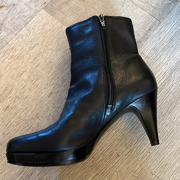 Nine West Booties 7M - Picture 3 of 5